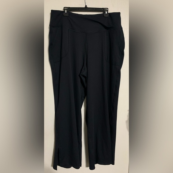 HALARA Black DayStretch Crossover Pocket Hem Wide
Leg Yoga Pants - Picture 6 of 7